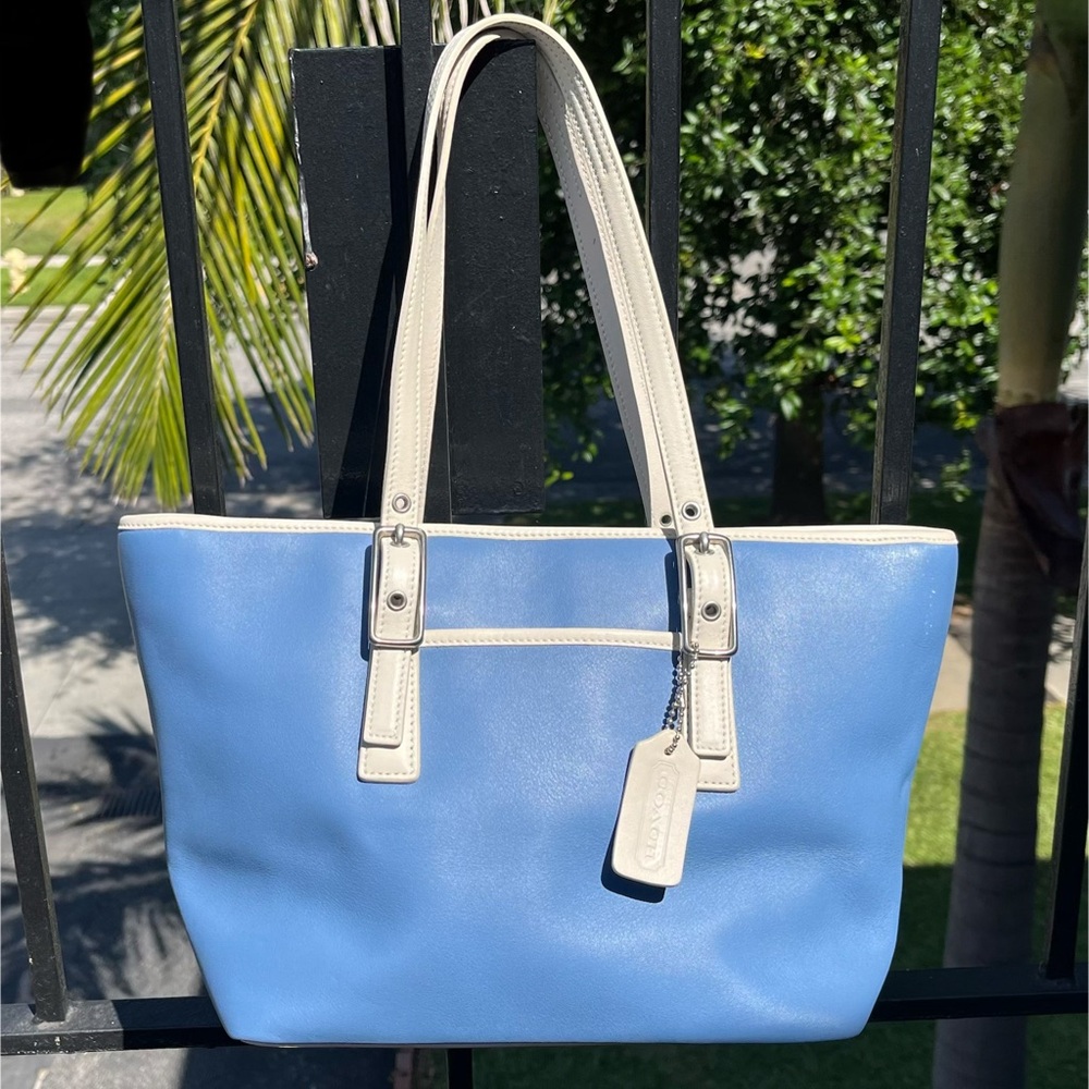 RARE Coach vintage blue/cream leather handbag near new condition